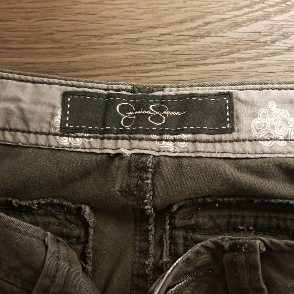Distressed skinny cargo pant
