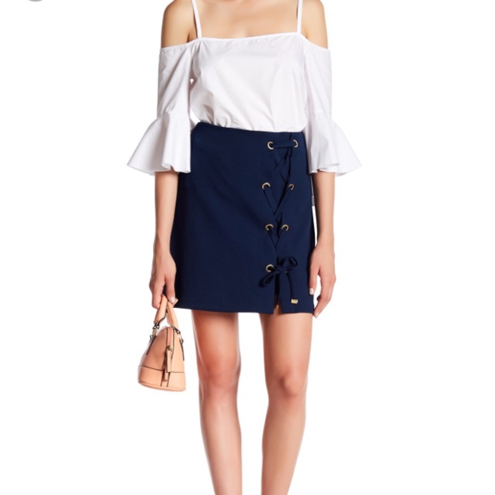 BNWT grommet lace up skirt in navy blue
