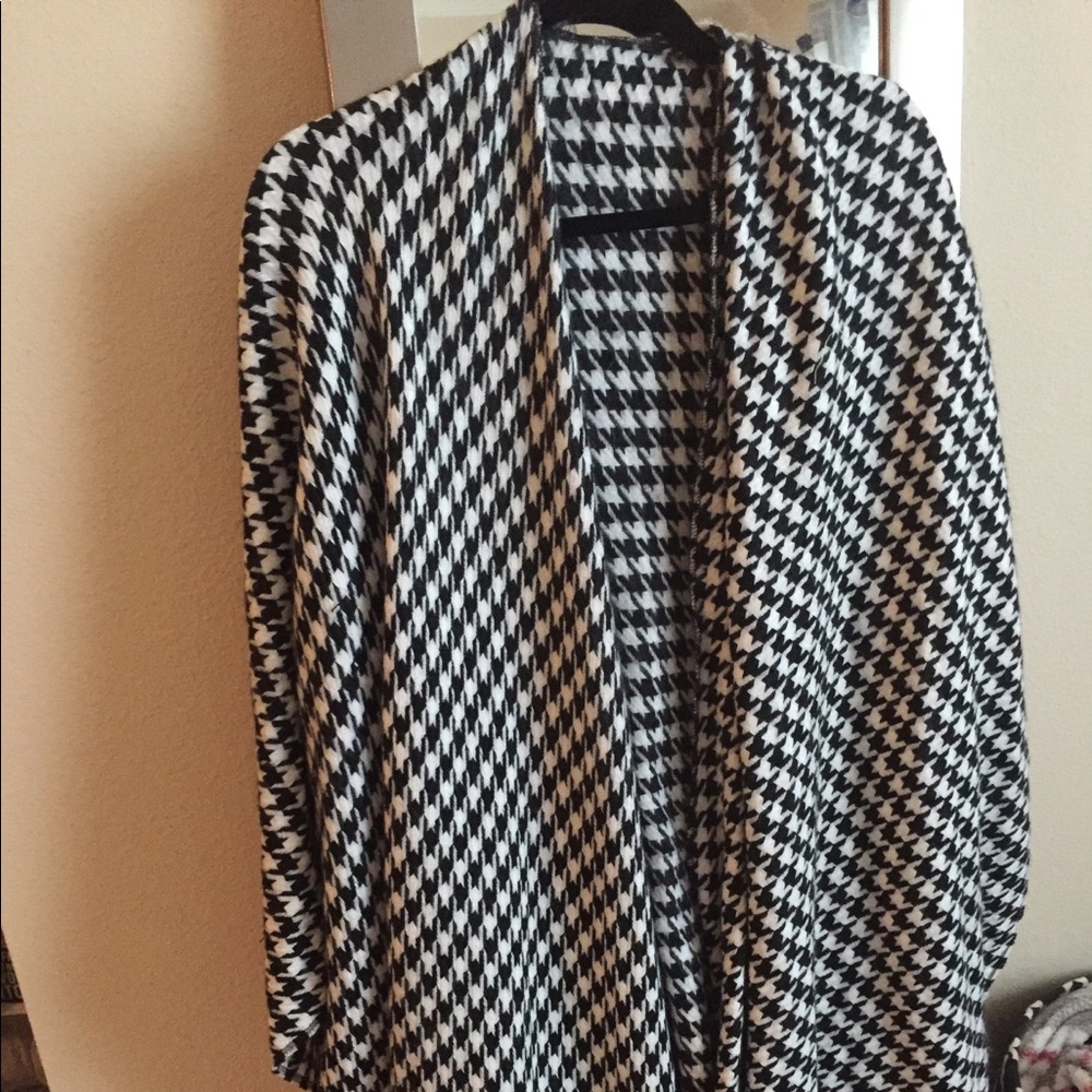 Houndstooth Poncho