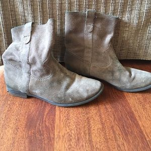 Vince Camuto Suede booties 8.5
