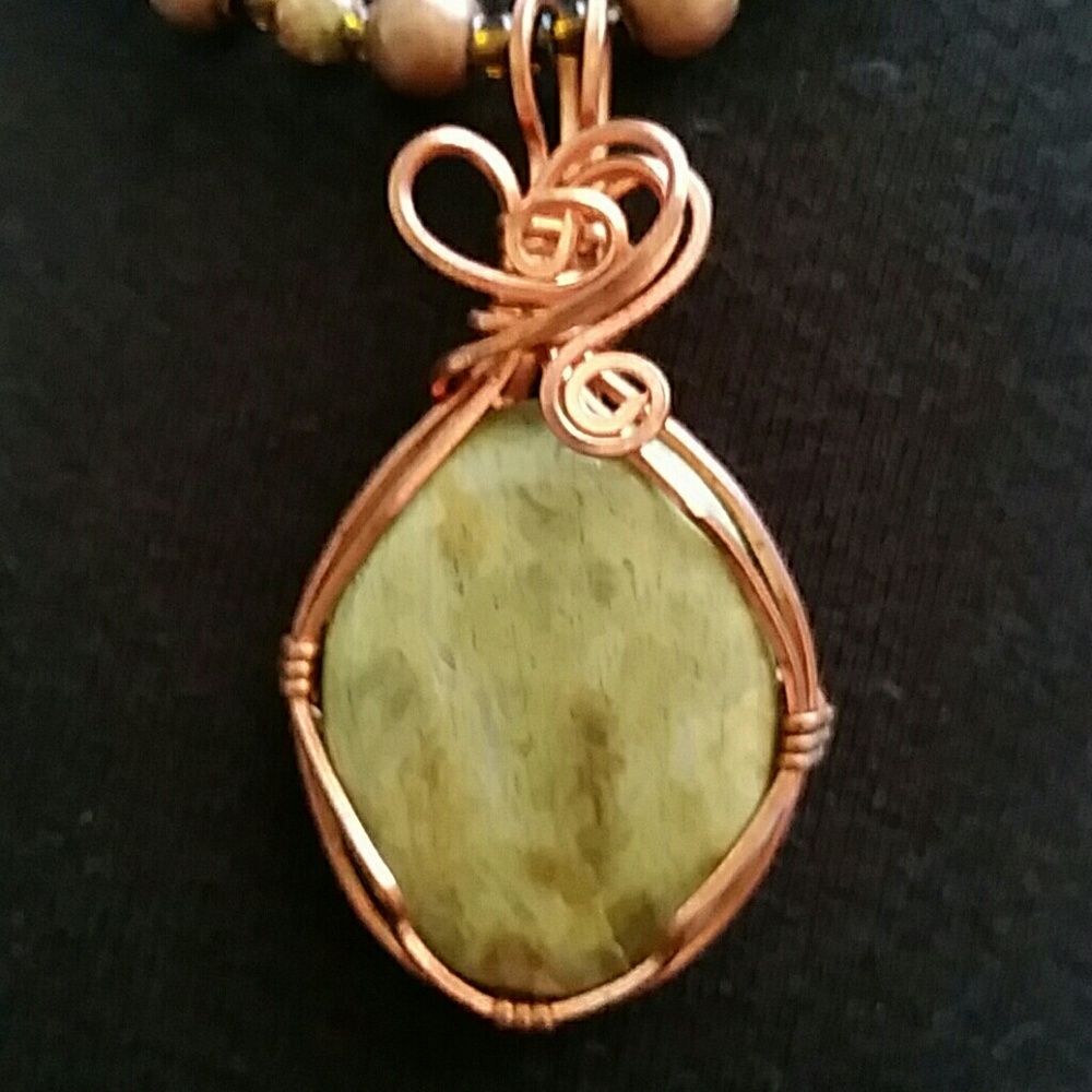 🚫SOLD🚫🌟Handcrafted Jade Necklace - Picture 1 of 4