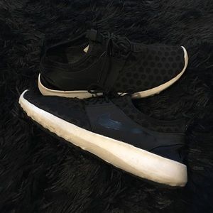Black nike juvinate shoes