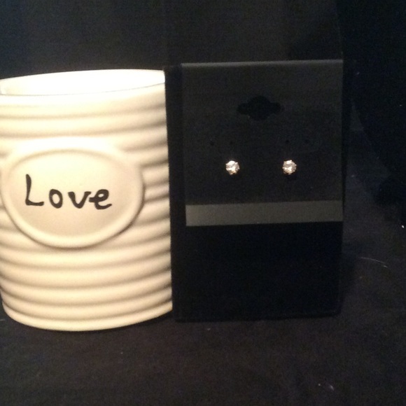 💢2 left 💢 Small diamond like studs - Picture 3 of 3