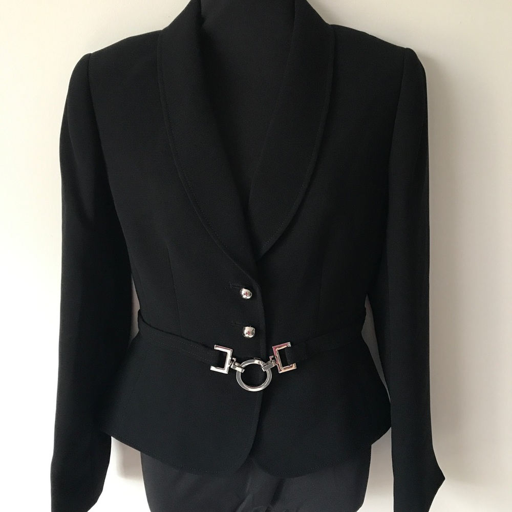 MOVING SALE❗️Tahari petite blazer