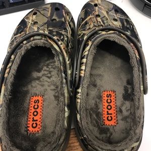 Brand new camo crocs with fuzz inside