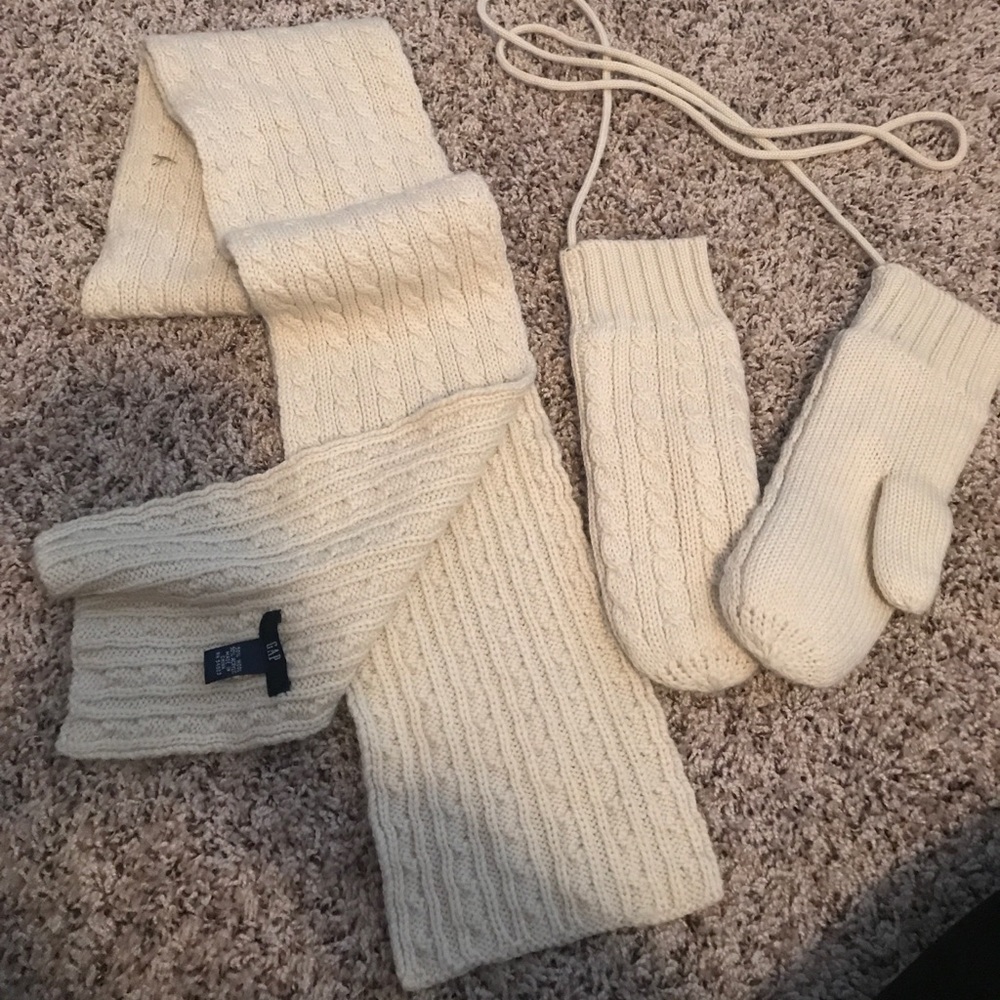 Scarf and mitten set