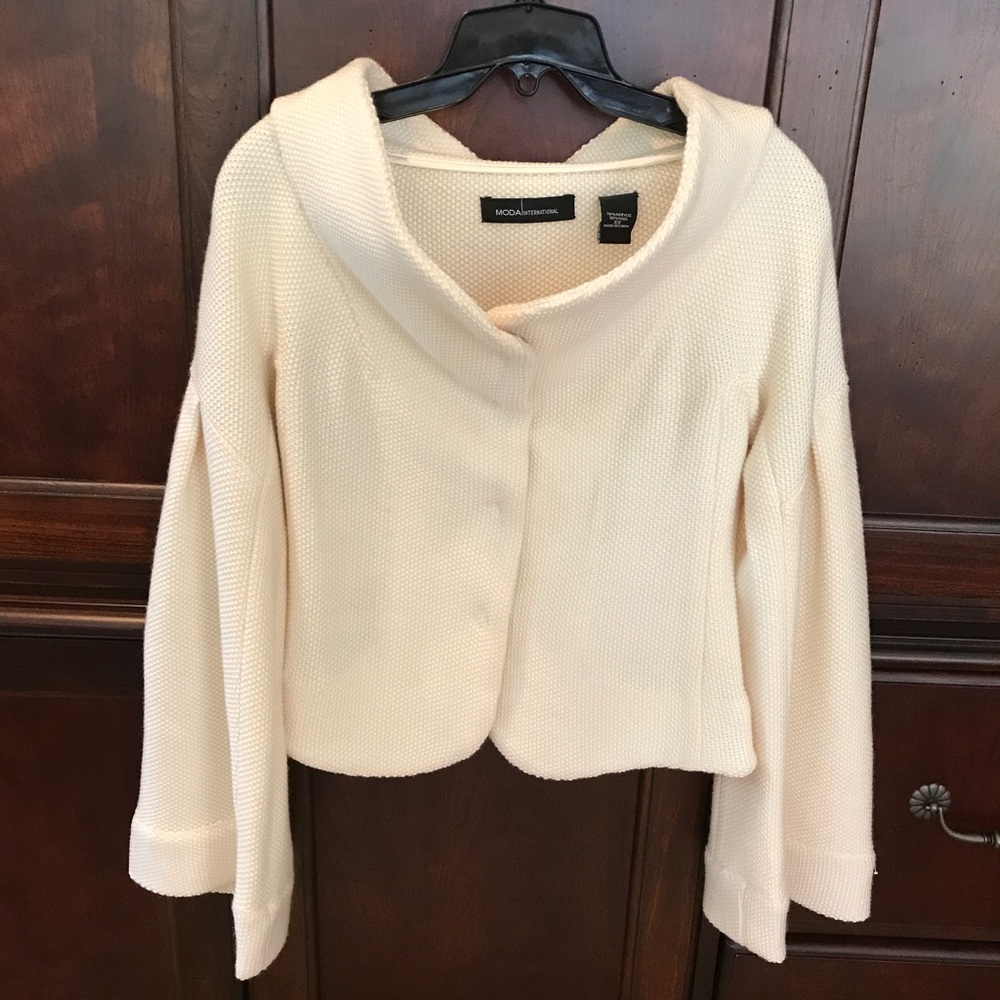 Jacket with bell sleeves