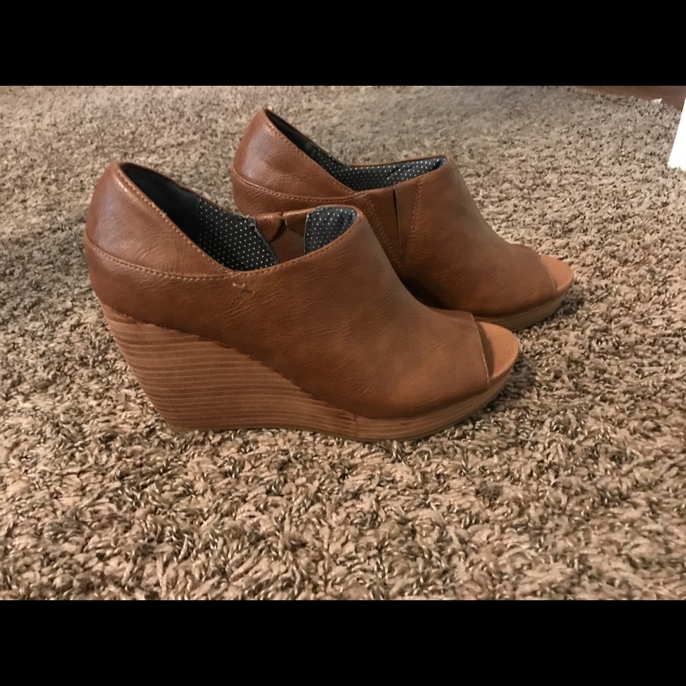 Wedge shoes