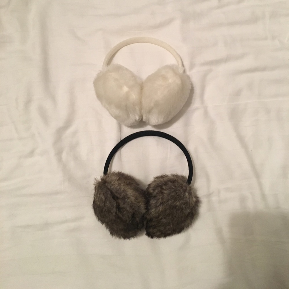 Earmuffs lot- or sold individually.
