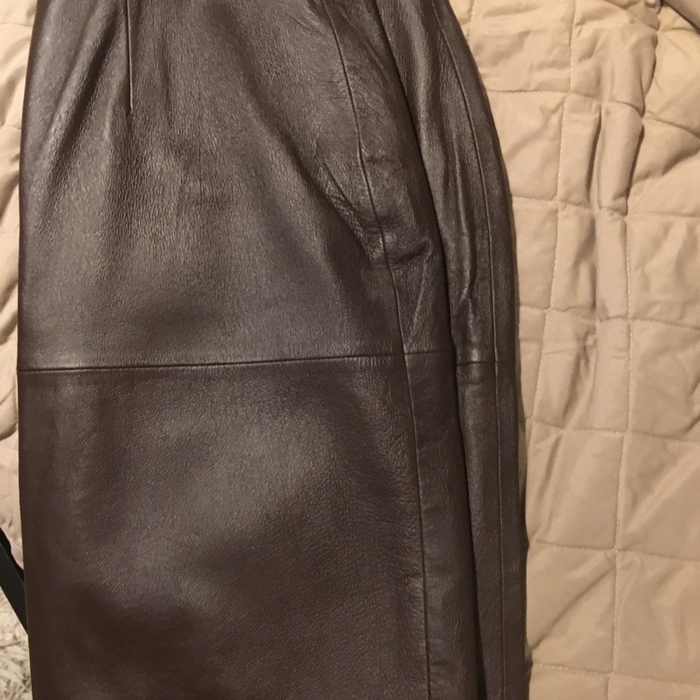 💯mini leather. Too mini for me. - Picture 2 of 6