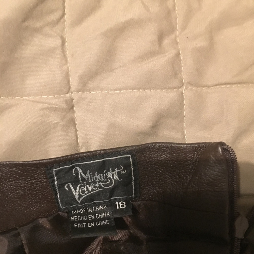 💯mini leather. Too mini for me. - Picture 3 of 6