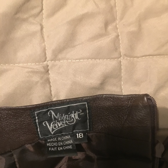 💯mini leather. Too mini for me. - Picture 3 of 6