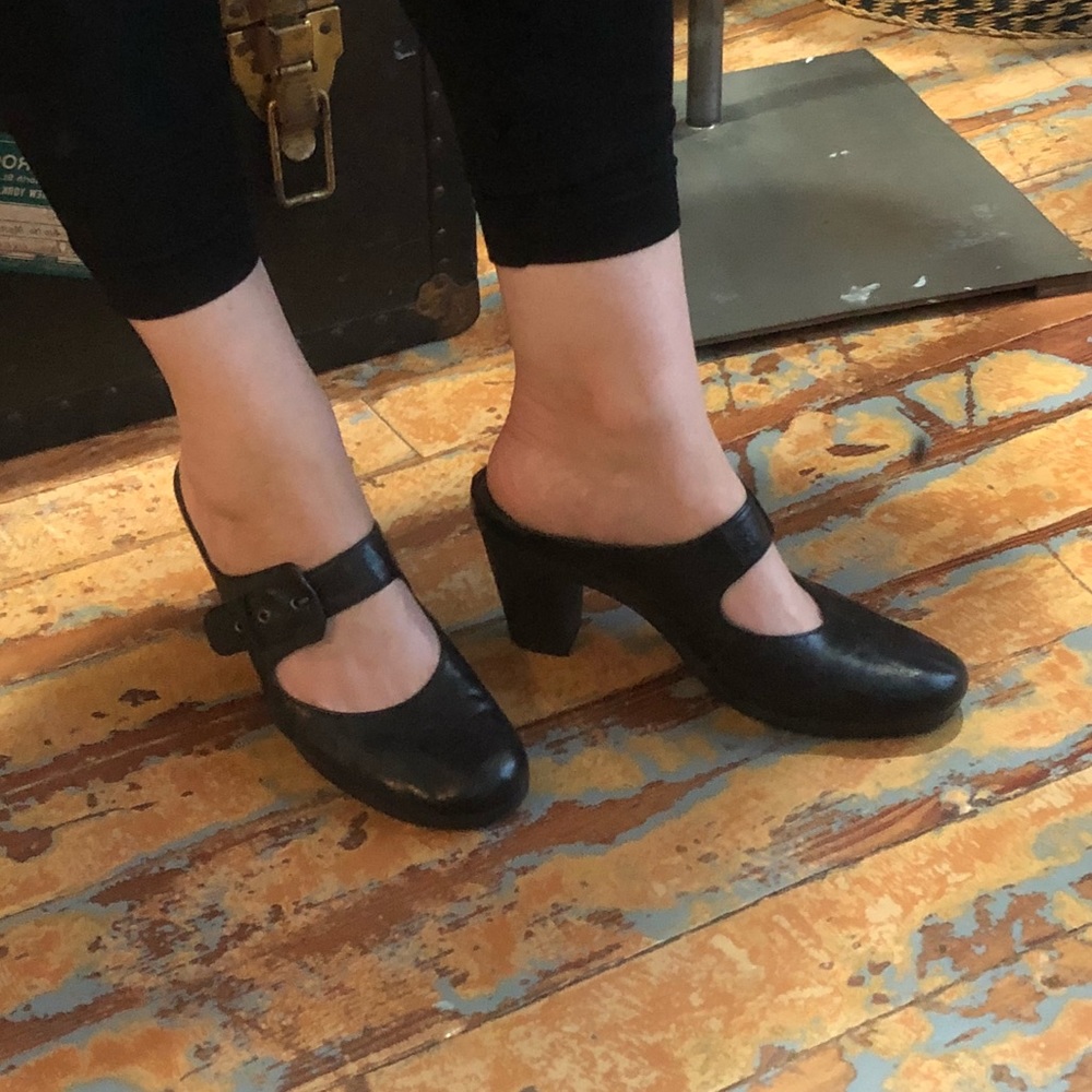 Areosoles Black Wedge Clog