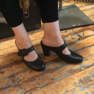 Areosoles Black Wedge Clog