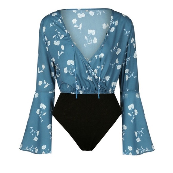 LAST ONE! Bell Sleeve Bodysuit - Picture 3 of 7