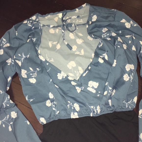 LAST ONE! Bell Sleeve Bodysuit - Picture 5 of 7