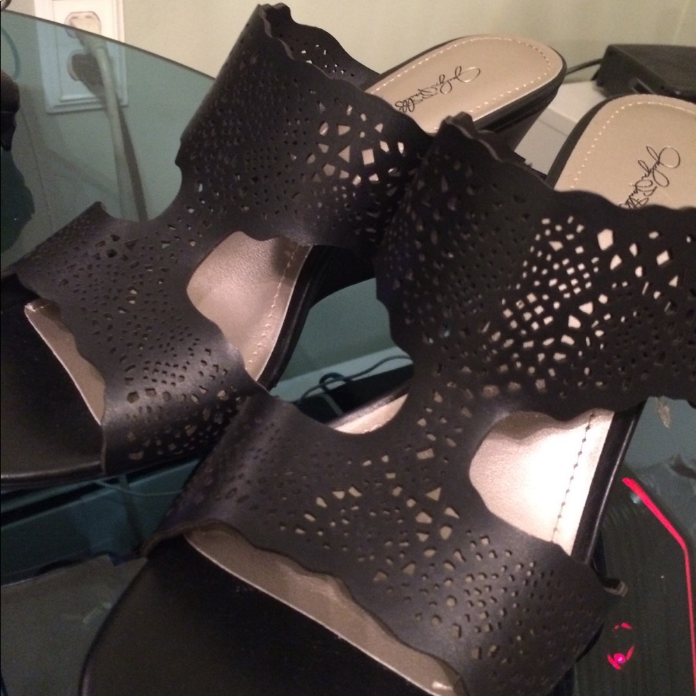 Black dress shoes