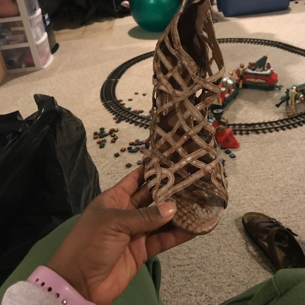 Strappy patterned bcbg heel