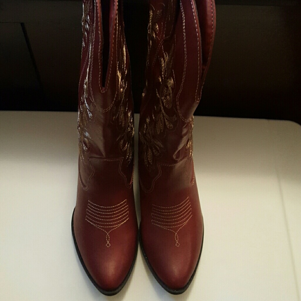 .DONATING SOON. Rampage Ram Vida Cowboy Boots
