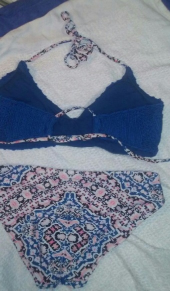 Bathingsuit set - Picture 2 of 2