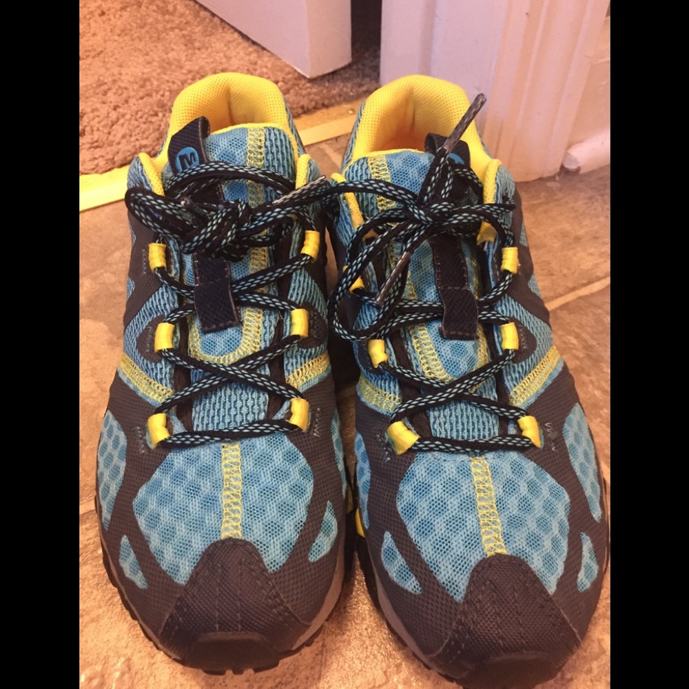 WORN ONCE! VERY GOOD HIKING SHOES!