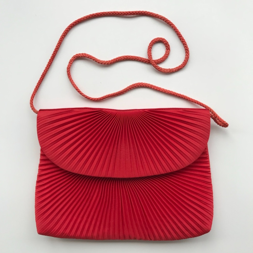 Vintage Classic Red Clutch - Picture 4 of 5