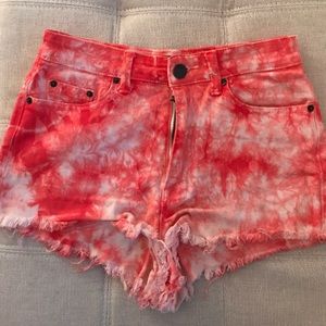 Red & White tye-dye shorts - size 27