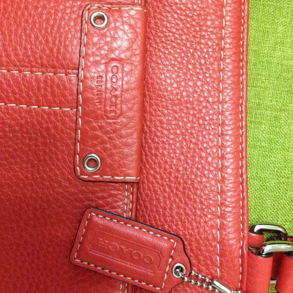 Authentic Coach light red shoulder bag! Buy now! - Picture 3 of 8