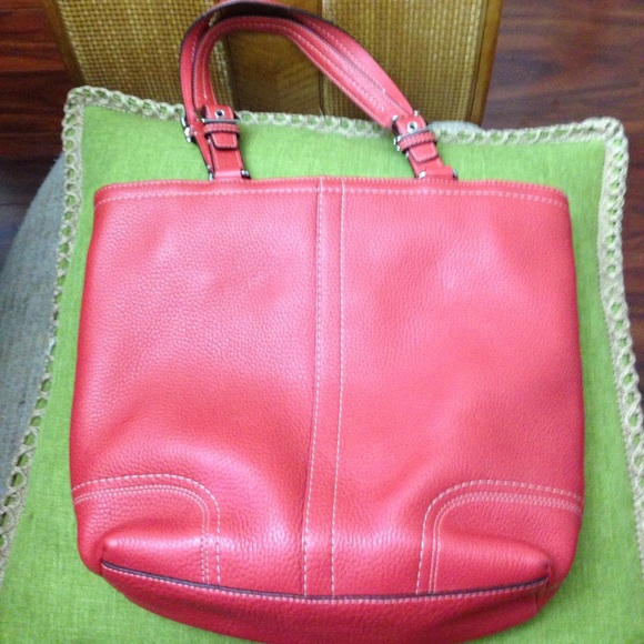 Authentic Coach light red shoulder bag! Buy now! - Picture 5 of 8