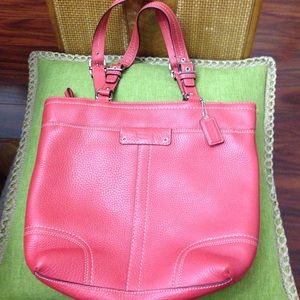 Authentic Coach light red shoulder bag! Buy now!