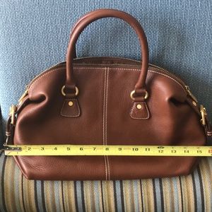 Samantha Thavasa stylish hand bag