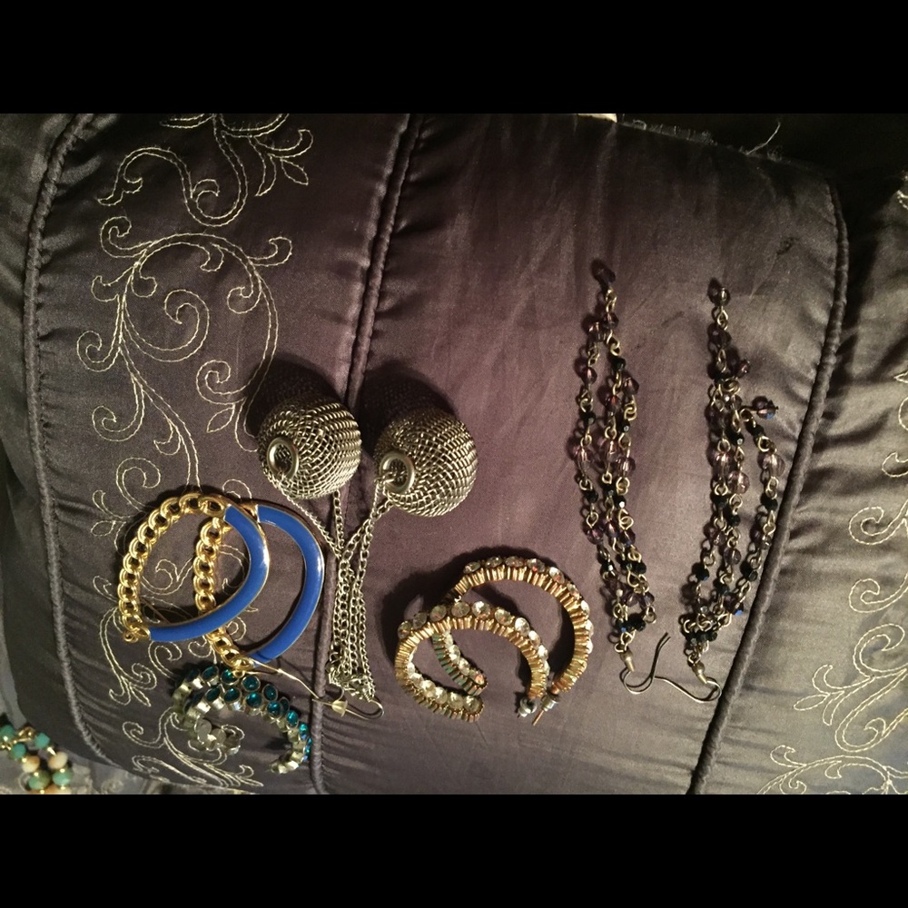 5 pairs of earrings