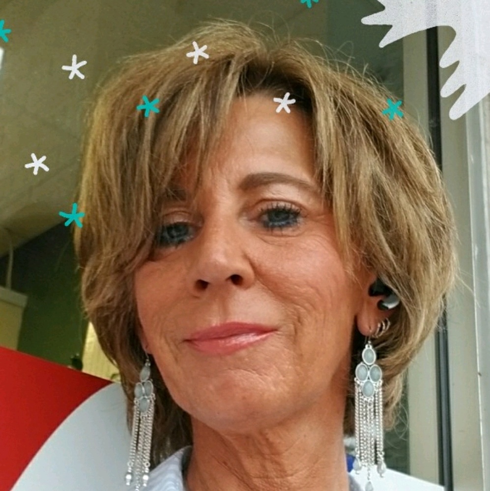 Meet your Posher, Claudia
