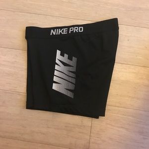 Nike Pro Logo Shorts 2”