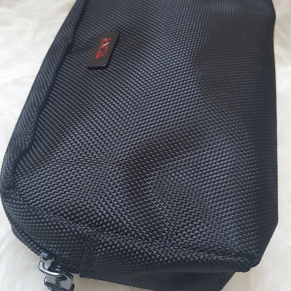 🆕 Tumi Travel Pouch - Picture 4 of 8