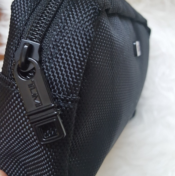 🆕 Tumi Travel Pouch - Picture 5 of 8