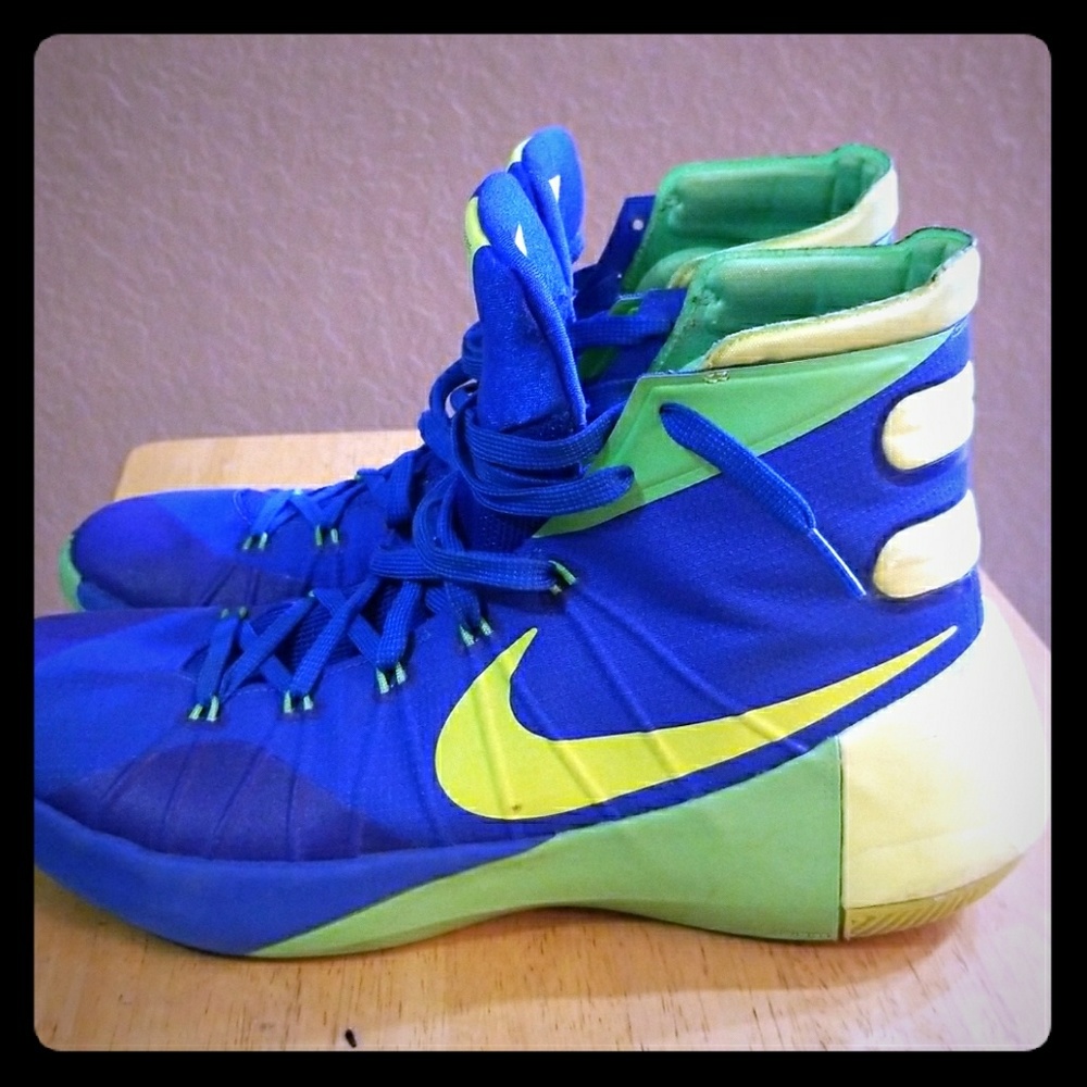 A pair of Hyperdunk 2015