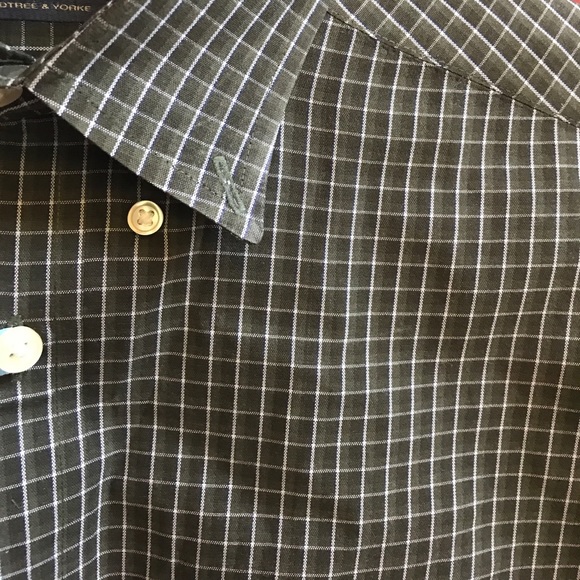 Men’s Dress Shirt - Medium - Picture 4 of 4