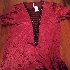 LF lace up t shirt--red crushed velvet✨