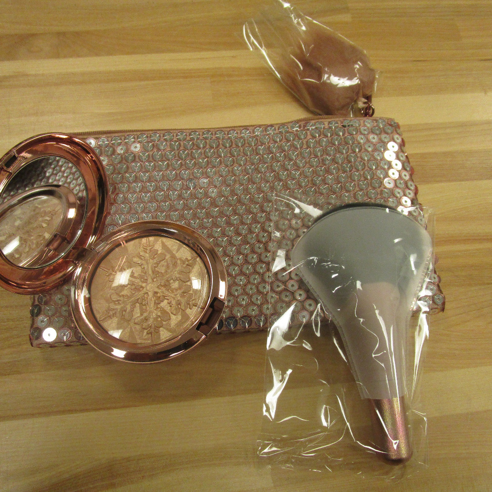 Authentic Mac Holiday 2017 Whisper Of Guilt set