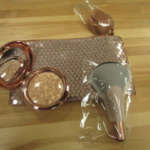 Authentic Mac Holiday 2017 Whisper Of Guilt set