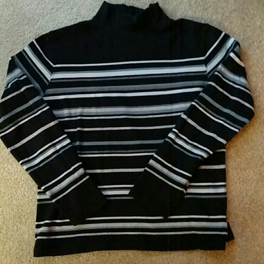 Super comfy mockneck long sleeve Tee