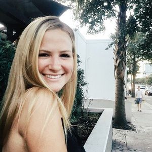 Meet your Posher, Abigail