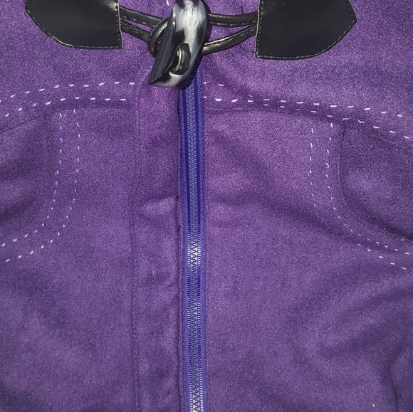 Winter coat zippered front with toggle closure. - Picture 3 of 5