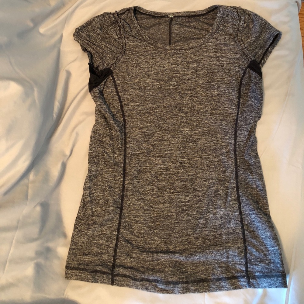 Lululemon Short Sleeve T-Shirt Gray Black Mesh sz8