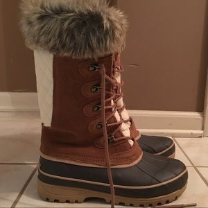Khombu Furry Winter Boots