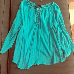 Blue/teal quarter sleeved top