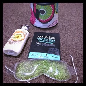 Brand new ThirtyOne accessory bag with accessories