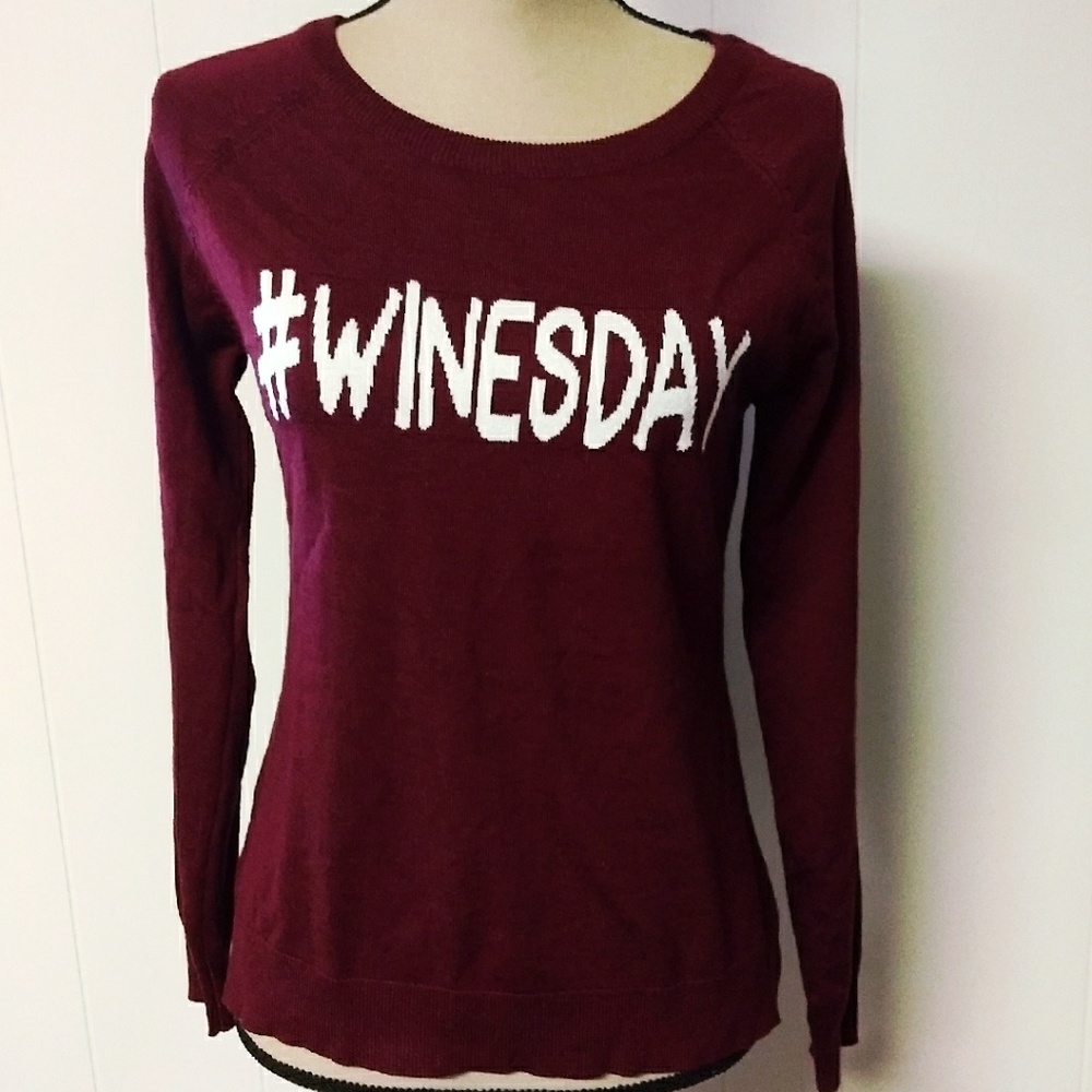 Winesday pullover  size medium