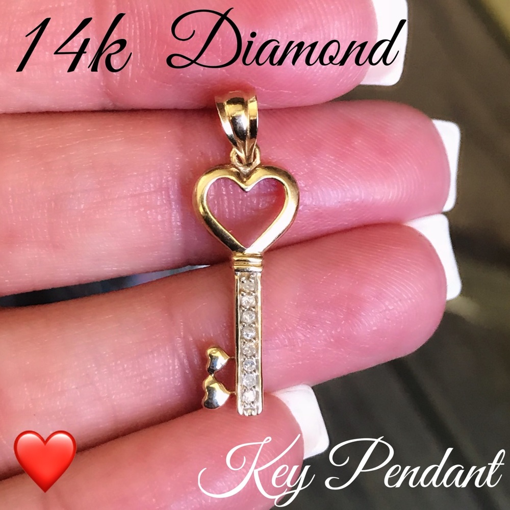 SOLD 🔥 14k 0.10 cttw Diamond ❤️ Key Pendant